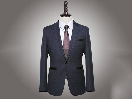 看過(guò)很多搭配，卻依然穿不好這身西裝 ？